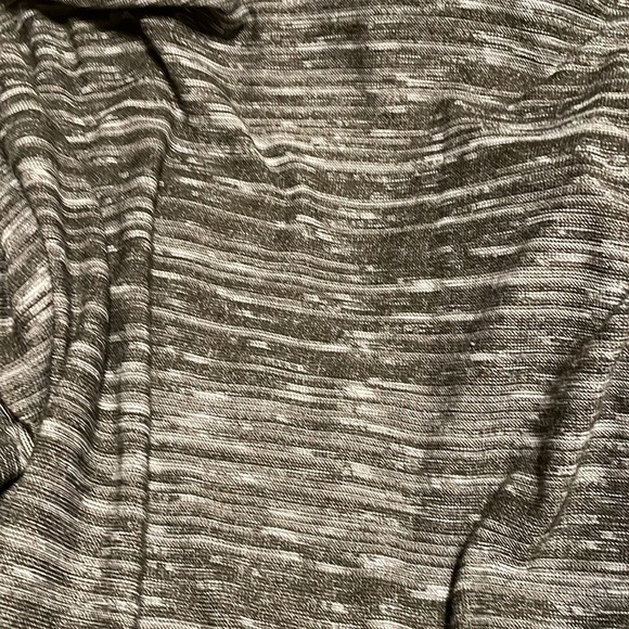 intro. Sweater - Picture 3 of 6